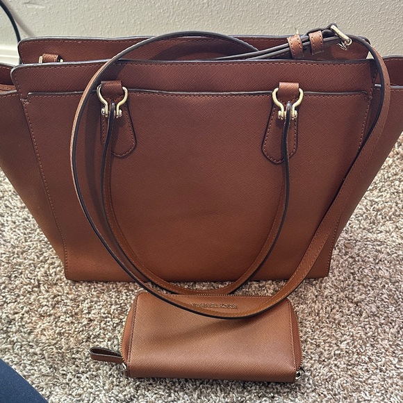 Michael Kors Chocolate Brown Tote and Wallet - Picture 5 of 6